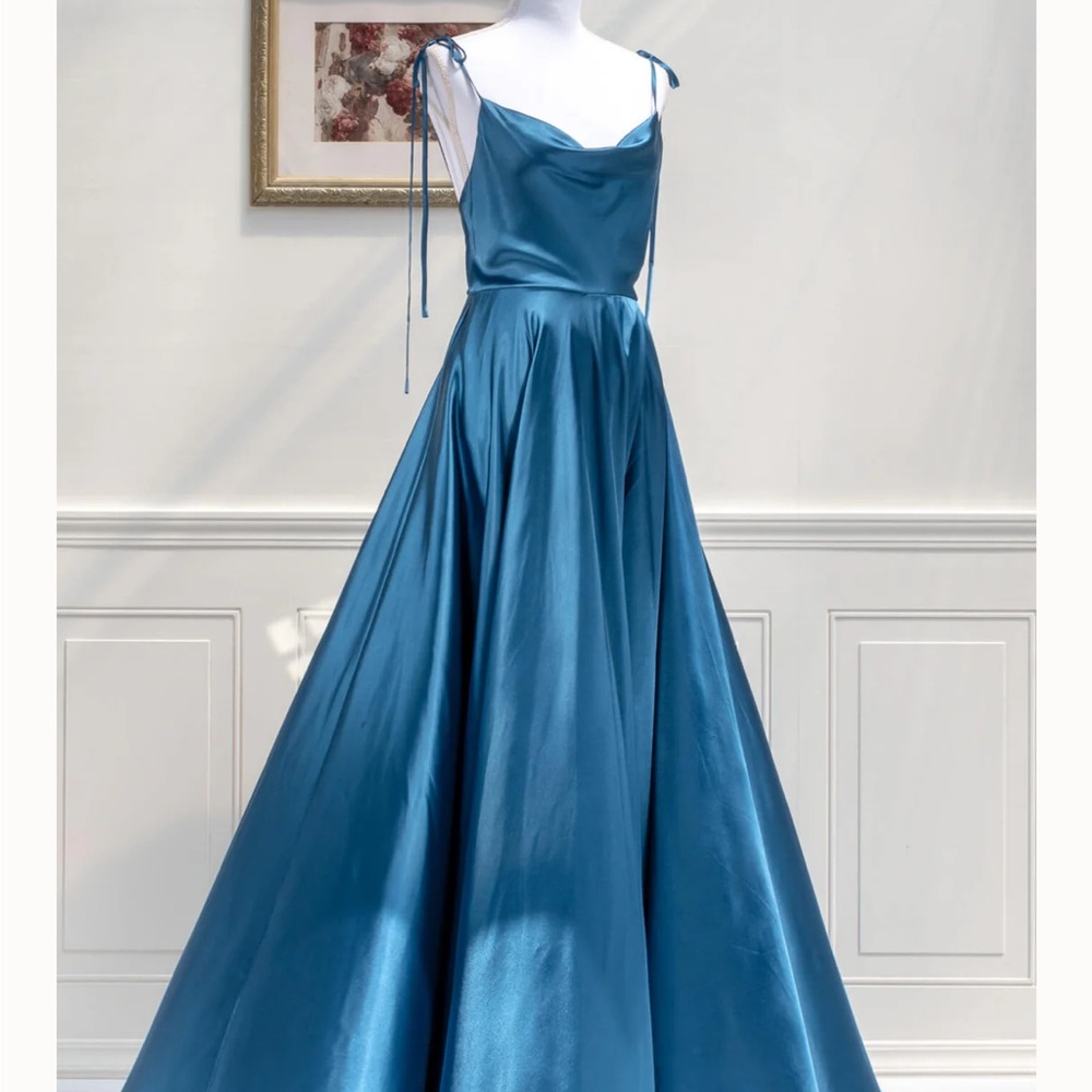 Amantine Elegant Blue Satin Evening Gown